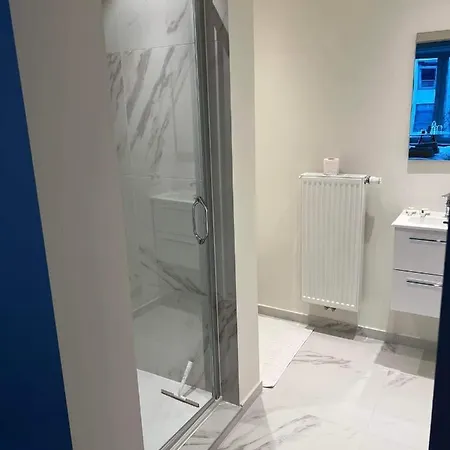 Nieuwe In Centrum Met Badkamer ! Frühstückspension